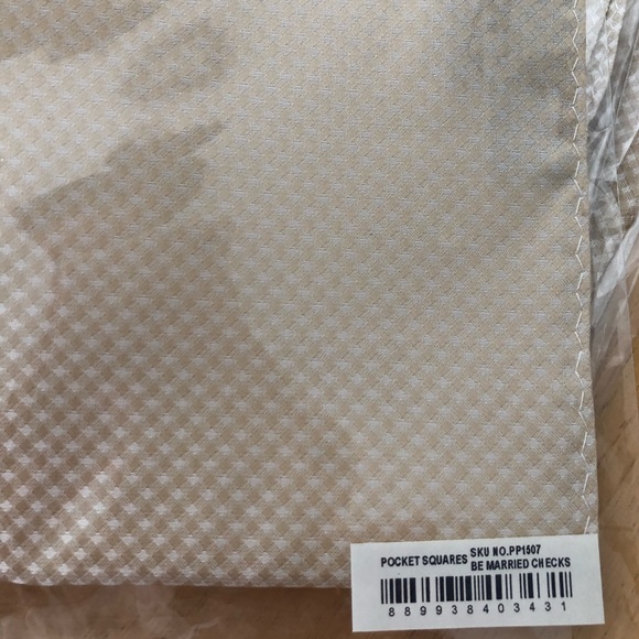 NEW The Tie Bar Champagne Pocket Squares - Picture 4 of 7